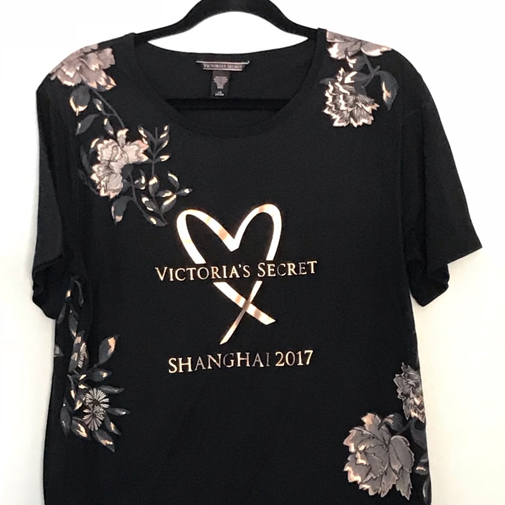 Victoria’s Secret 2017 Fashion Show T-Shirt Large